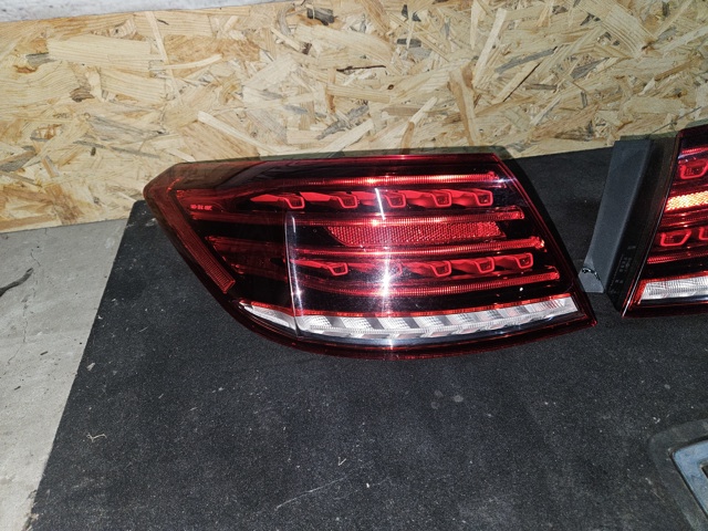 Задній лівий зовнішній ліхтар A2079063300 MERCEDES