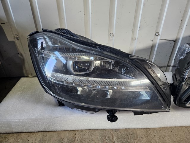 Фара передня права A2188205061 MERCEDES
