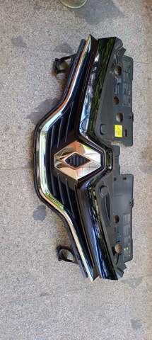 Облицювання радіатора 623102335R RENAULT