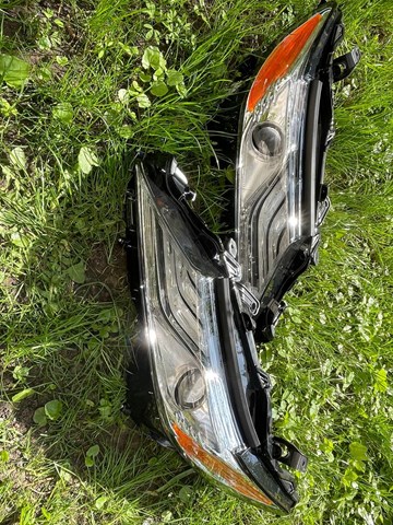 Фара дальнього світла в зборі 8115006D72 TOYOTA