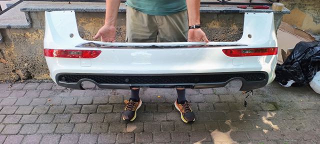 Бампер задній 8R0807303B VAG