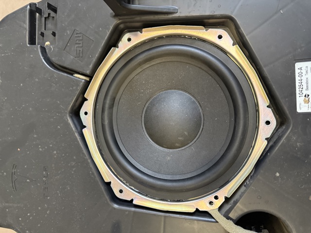100483307B Tesla