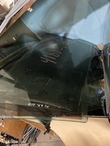 Скло пасажирських дверей 107790199A TESLA