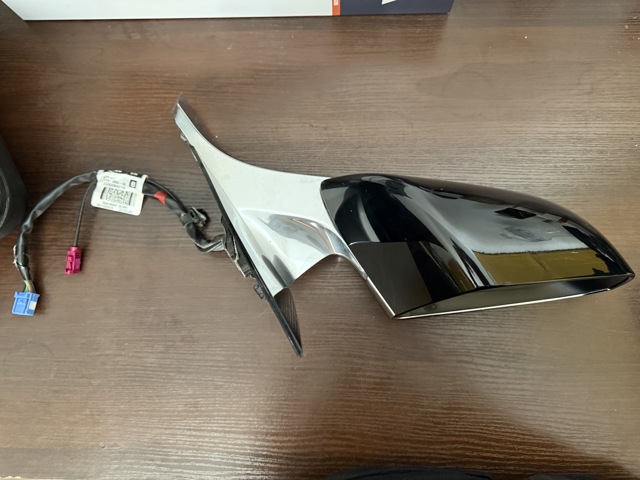 Праве бокове дзеркало 111077898H Tesla Model