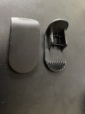 Гачок для сумок багажного відділення 111600200C TESLA