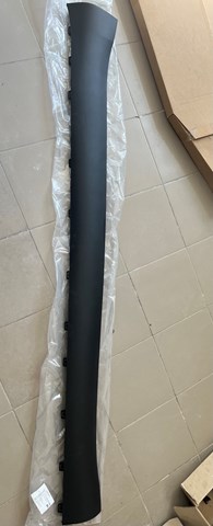 Накладка зовнішня (молдинг) порога, правий 149774400B TESLA