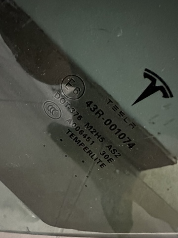 Вікно (передніх дверей) двері 600654700E TESLA
