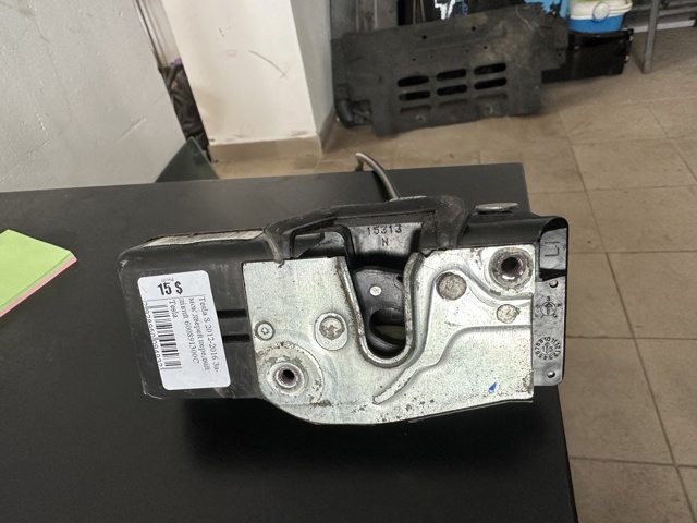 Замок водійських дверей 600891300C TESLA