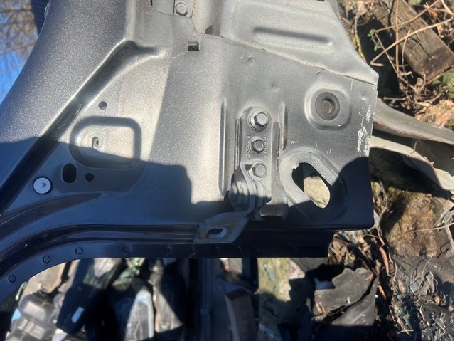 Дверний шарнір правий передній BB5Z7822800C FORD