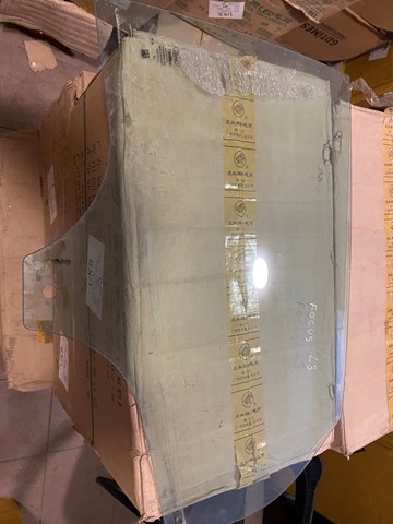 Скло задньої двері лівої CP9Z5825713A FORD