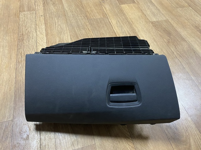 Кришка ящика рукавички (бардачка) 51169173907 BMW