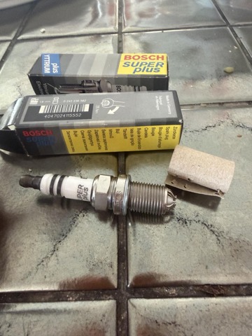 Свічки запалювання 0242236562 BOSCH