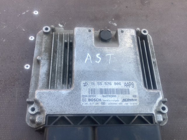Комп'ютер двигуна 0281017105 OPEL
