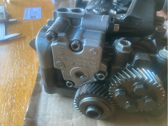 Насос масляний 03L115105D VAG