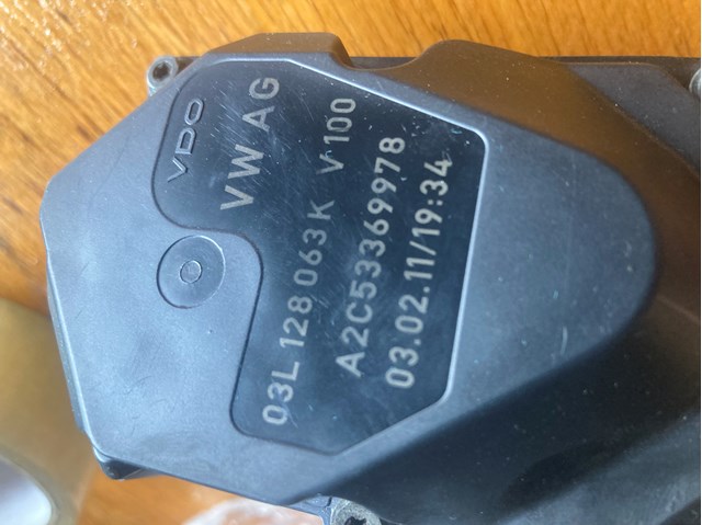 Дросільна заслінка в зборі 03L128063K VAG