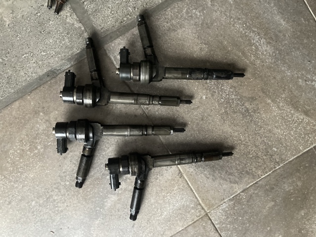 Форсунка паливна 0445110175 BOSCH