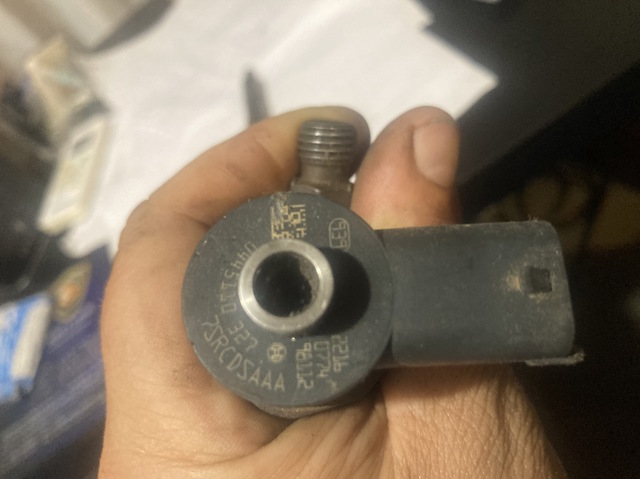 Форсунка вприску палива 0445110327 OPEL