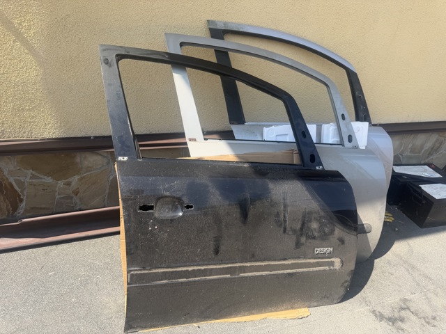 Дверка передня права 124242 OPEL