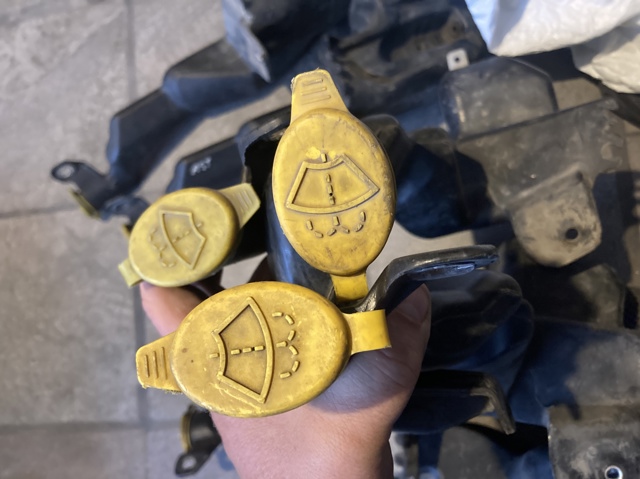 Кришка бака омивача 13118170 OPEL