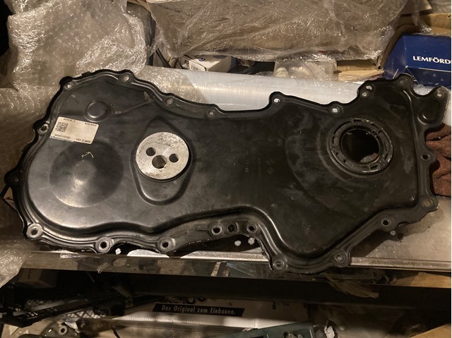 Кришка двигуна передня 135027147R RENAULT