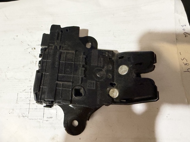 Замок кришки багажника 13513995 OPEL