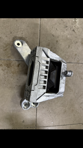Права подушка двигуна 1J0199262 VAG