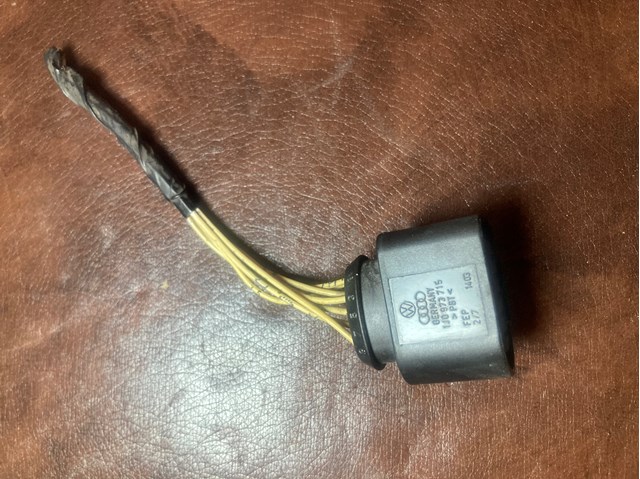 Замок дверей водія Skoda Octavia 2 A5