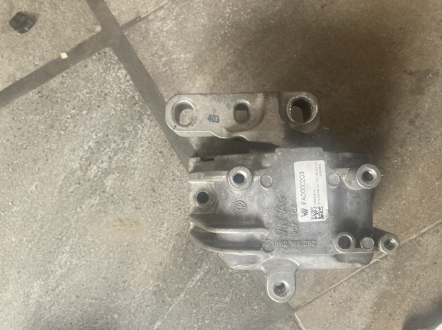 Права подушка мотора 1K0199262CR VAG