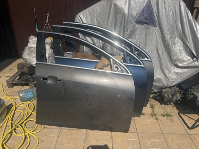 Пасажирські передні двері 22863714 OPEL