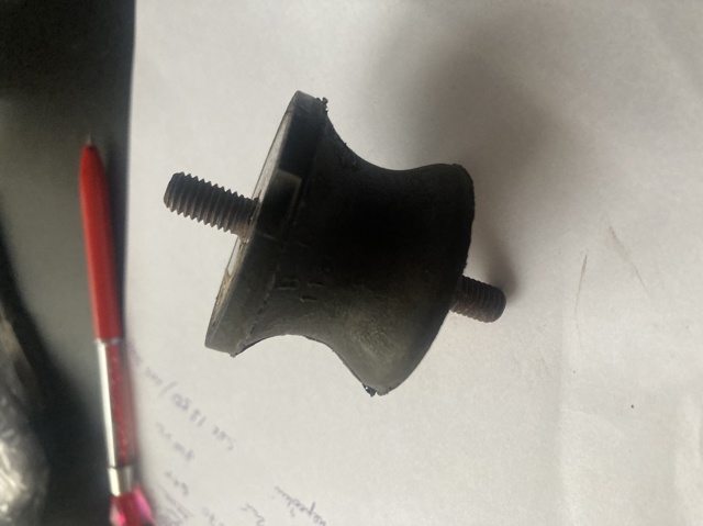 Підвіска КПП 23701141614 BMW