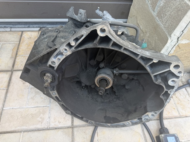 Ручна коробка передач 32010JD200 NISSAN
