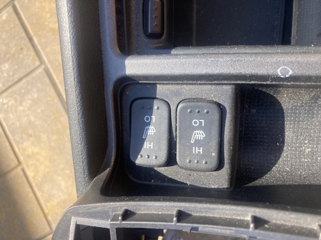 Кнопка вкл.обогрева сидіння 35600SNB003 HONDA