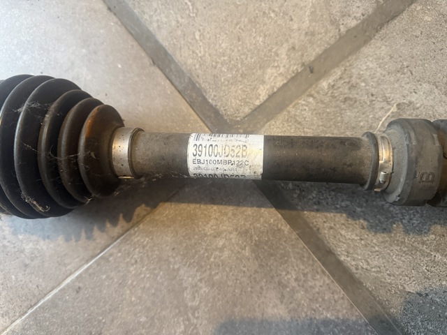 Привід передній правий 39100JD52B NISSAN