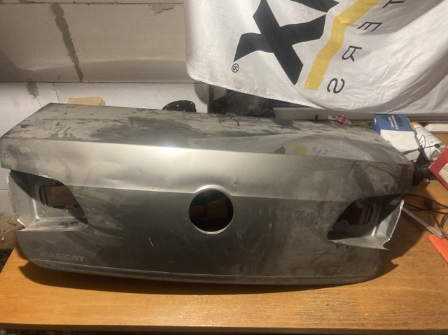 Кришка багажника кузова 3AE827025 VAG