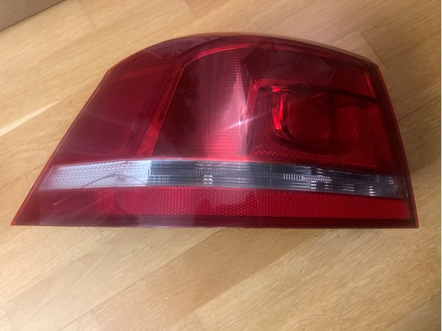 Задній лівий зовнішній ліхтар 3AE945095C VAG