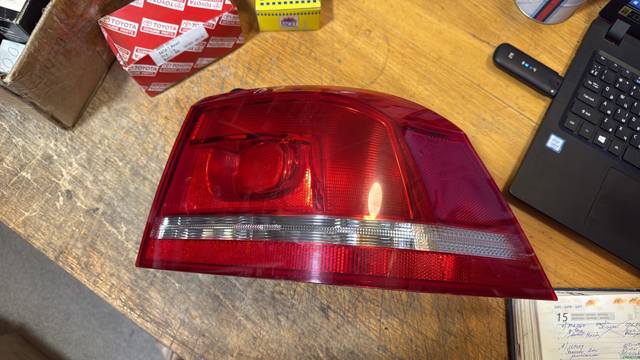 Задній правий стоп 3AE945096B VAG