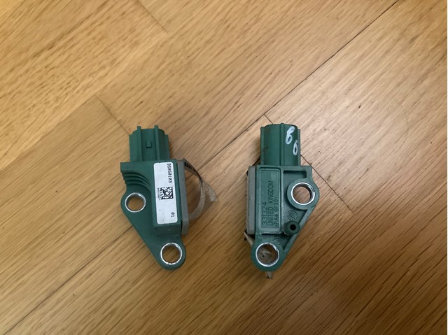 Датчик Ейрбег передній 3C0909606 VAG