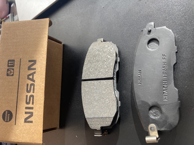 Колодки гальмівні передні, дискові 41060AX086 NISSAN