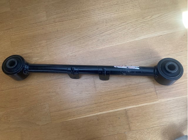 Сайлентблок задньої тяги 4870260031 TOYOTA