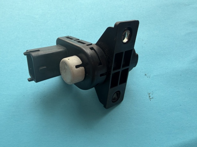 Клапан соленоїд регулювання заслонки EGR 55566051 GM