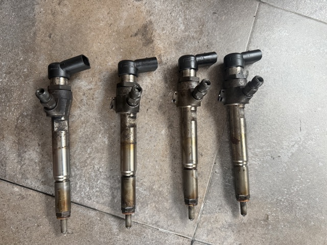 Форсунка дизельна в зборі, розпилювач + тримач 8200294788 RENAULT