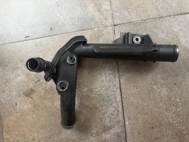 Фланець системи охолодження (трійник) 8200552604 RENAULT