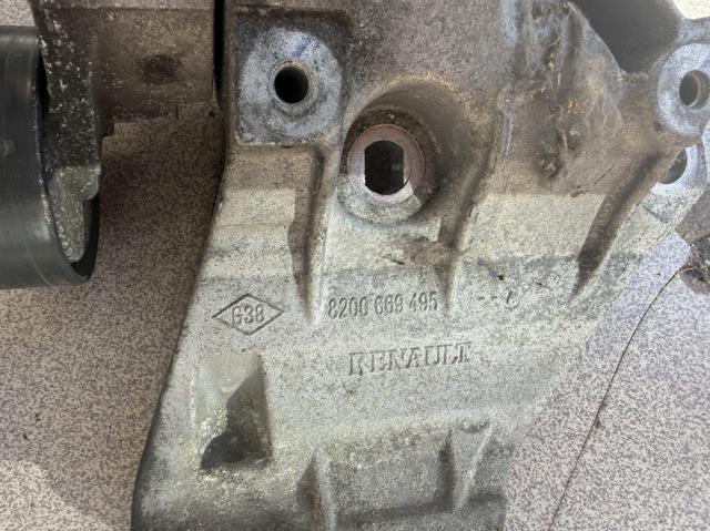 Кронштейн кріплення генератора 8200669495 NISSAN