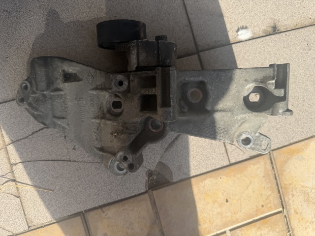 Кронштейн генератора (натяжний) 8200669495 RENAULT