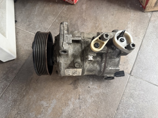 Компресор системи кондиціювання 8FK351322741 VAG