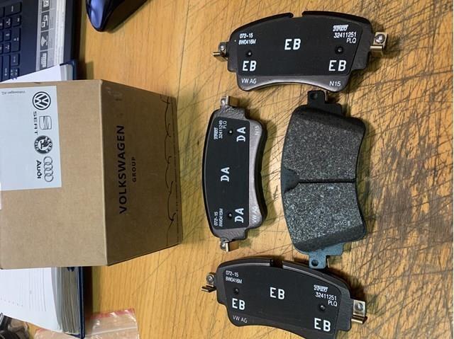 Комплект задніх колодок 8W0698451F VAG