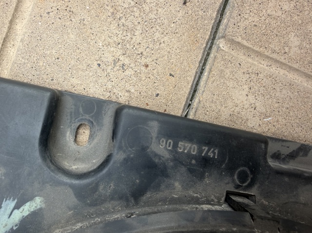 Кожух вентилятора 90570741 OPEL