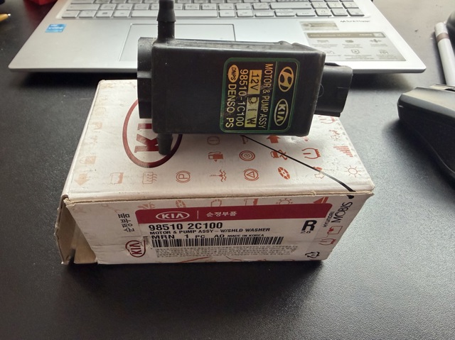 Насос омивача задній 985101C100 HYUNDAI