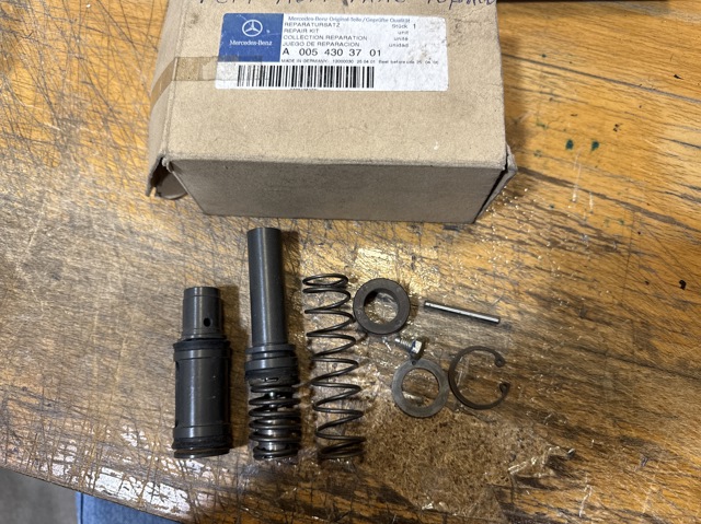 Ремкомплект головного гальмівного циліндра A0054303701 MERCEDES