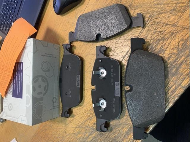 Колодки гальмівні дискові комплект A0064203620 MERCEDES